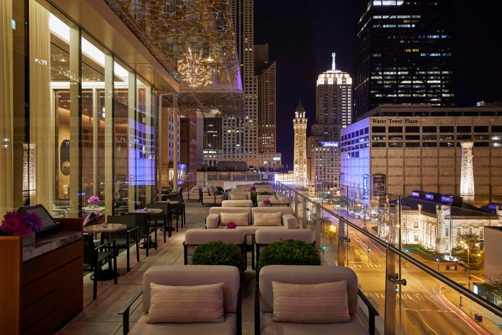 Book The Peninsula Chicago Hotel